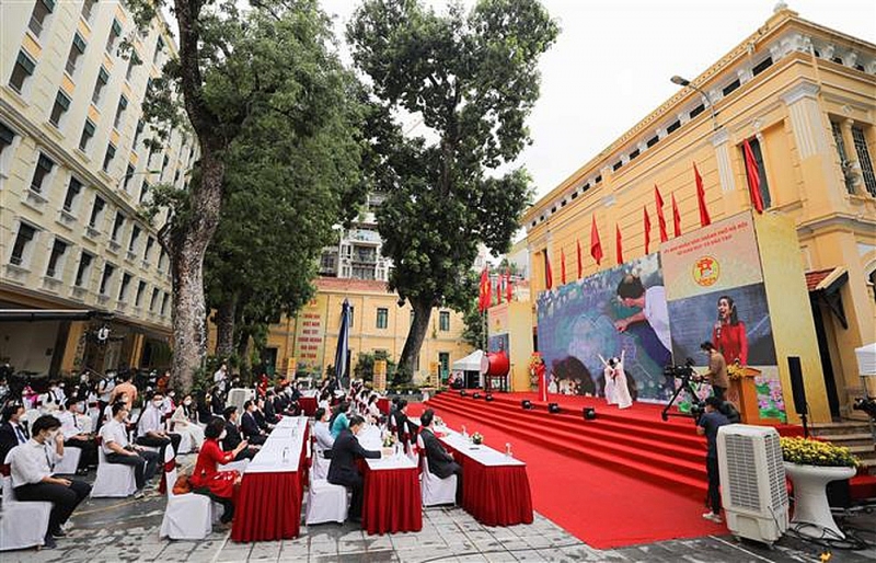 Во Вьетнаме впервые прошла онлайн-церемония открытия нового учебного года