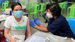 Посольство Вьетнама в Малайзии провело вакцинацию вьетнамцев от коронавируса