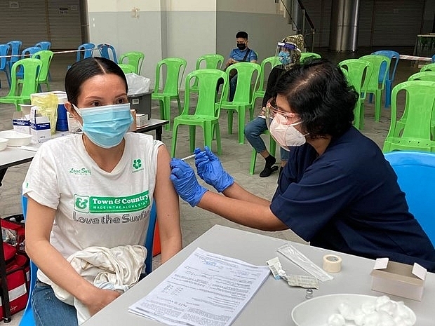 Посольство Вьетнама в Малайзии провело вакцинацию вьетнамцев от коронавируса
