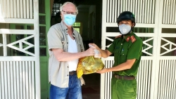 Иностранцы во Вьетнаме тронуты полученной от правительства и народа Вьетнама поддержкой во время эпидемии