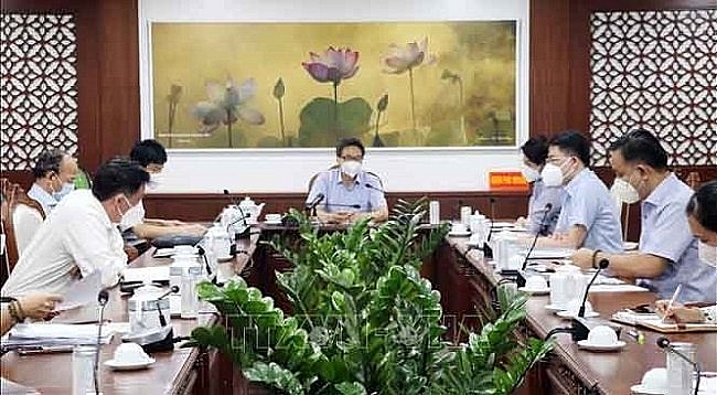 Вице-премьер Ву Дык Дам проверил работу по профилактике и борьбе с коронавирусом в районе Фуньуан г. Хошимина