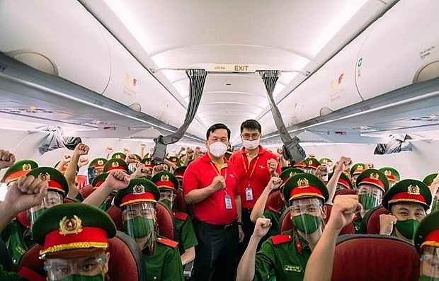 Vietjet доставил около 1.000 сотрудников милиции в Хошимин для поддержки борьбы с COVID-19