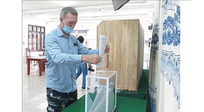 Для проживающих в Кханьхоа россиян прошло досрочное голосование в Госдуму