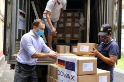 Вьетнам получил 852.480 доз вакцины AstraZeneca, предоставленных Германией через механизм COVAX