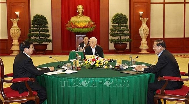 Генсек ЦК КПВ Нгуен Фу Чонг принял участие во встрече на высоком уровне между руководителями Вьетнама, Лаоса и Камбоджи