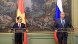 Главы МИД Вьетнама и России провели переговоры и совместную пресс-конференцию