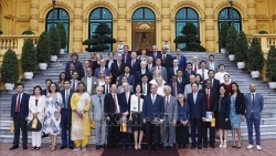Президента Вьетнама принял лауреатов нобелевской премии