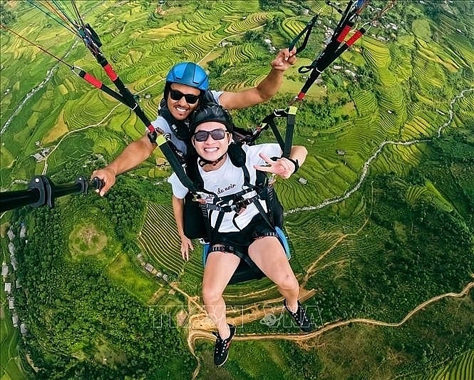100 пилотов принимают участие в Фестивале парапланов Кхауфа