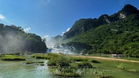 Пилотная эксплуатация туристического маршрута, проходящего через  ландшафт Банжок – водопад Дэтянь