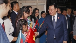 Председатель Нацсобрания провел встречу с вьетнамской диаспорой в Бангладеш