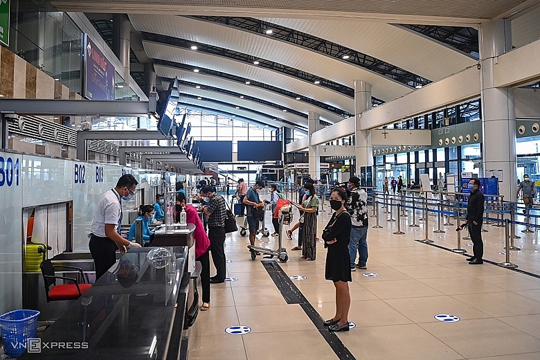 Первые коммерческие рейсы в первый день возобновления внутренних рейсов во Вьетнаме