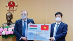 Венгрия передала Вьетнаму 100 тысяч доз вакцин
