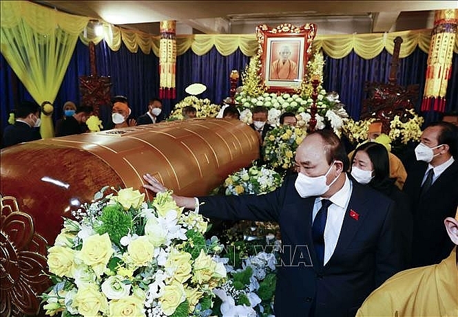 Президент Нгуен Суан Фук присутствовал на церемонии прощания со старшим бонзой Тхить Фо Туэ