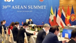 Премьер-министр Фам Минь Тинь принял участие в 38-м и 39-м саммитах АСЕАН