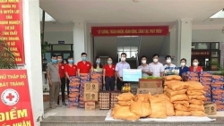 Общество Красного креста Вьетнама реализует программу поддержки трудящихся, пострадавших от COVID-19