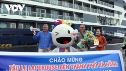 Круизный лайнер доставил 200 иностранных туристов в Дананг после двухлетнего перерыва из-за воздействия COVID-19