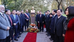 Коммунистическая партия Франции всегда следит за успехами Коммунистической партии Вьетнама