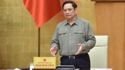 Премьер-министр Вьетнама: необходимо продолжать реализацию политики безопасной, гибкой адаптации к пандемии COVID-19 в направлении управления рисками