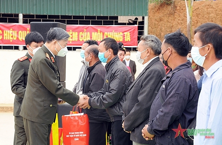 Министр общественной безопасности То Лам принял участие в Празднике всенародного единства в провинции Диенбиен