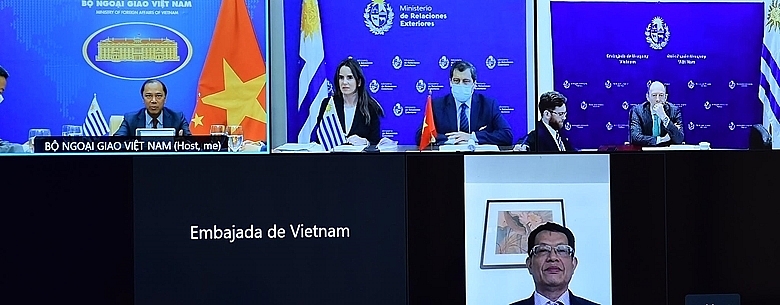 Политические консультации между Вьетнамом и Уругваем