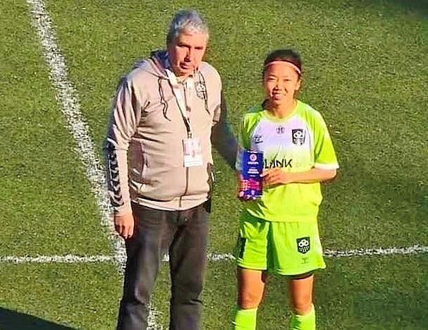Спортсменка Хуинь Ньы вошла в историю вьетнамского футбола, забив два гола в Европе