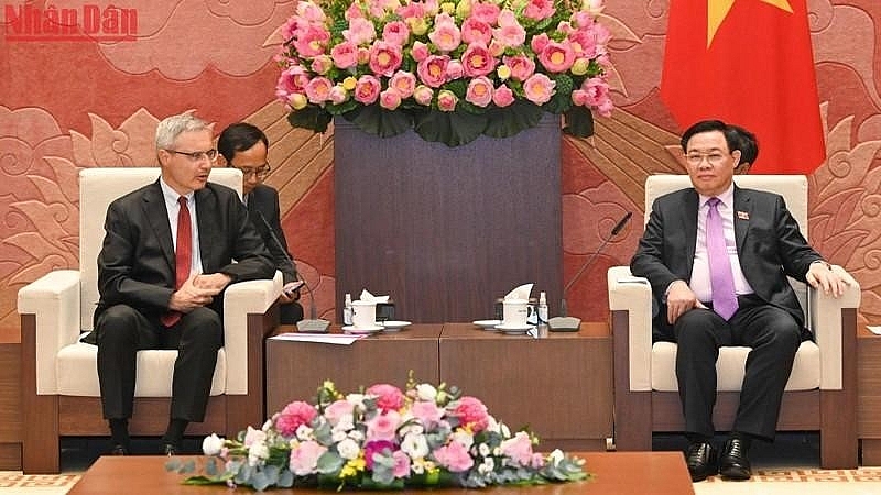 Вьетнам придает большое значение всеобъемлющему партнерству и сотрудничеству с ЕС и Францией