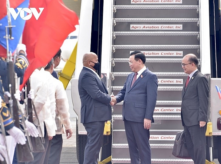 Председатель Национального собрания Выонг Динь Хюэ начал официальный визит в Республику Филиппины