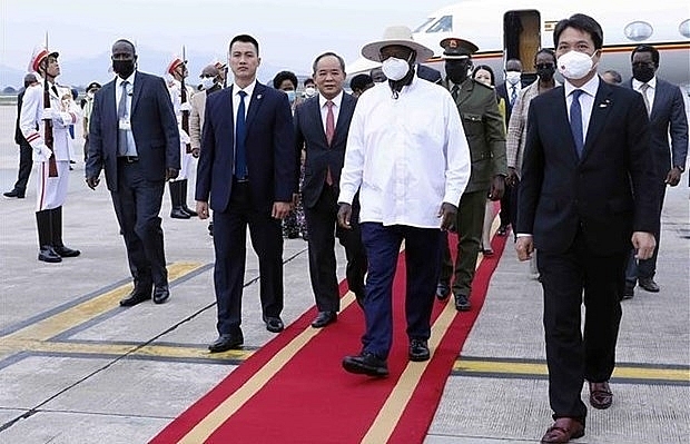 Президент Уганды начал официальный визит во Вьетнам