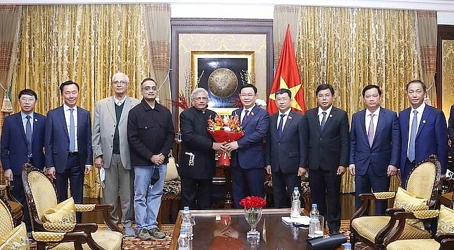Председатель НС Вьетнама принял руководителей политических партий Индии