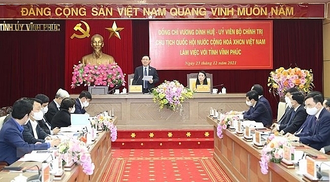 Председатель НС СРВ Выонг Динь Хюэ совершил рабочий визит в провинцию Виньфук