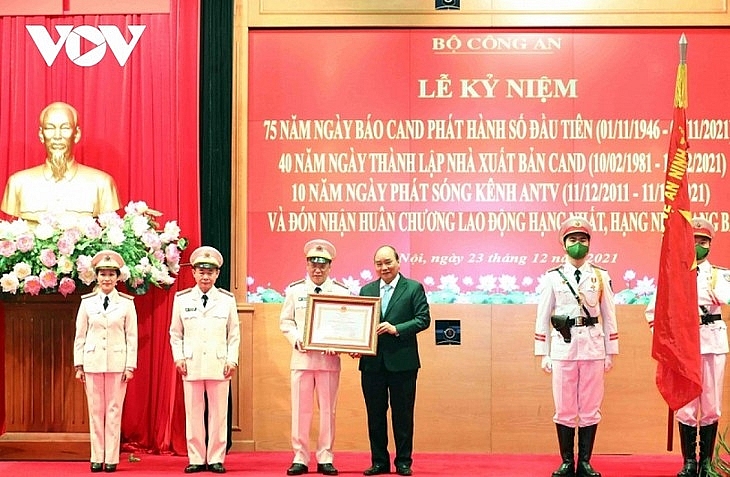 Президент Вьетнама Нгуен Суан Фук принял участие в праздновании 75-й годовщины первого выпуска газеты «Народная милиция»