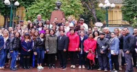 В Ханое отметили 165-летие со дня рождения кубинского национального героя Хосе Марти