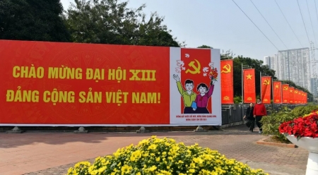 Улицы Ханоя украшены флагами и цветами в честь XIII Cъезда КПВ