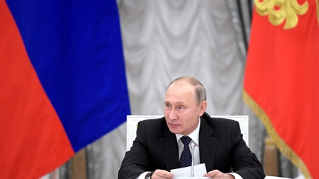 Президент России вручил молодым ученым премии в области науки и инноваций