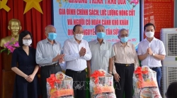 Руководители Вьетнама вручили новогодние подарки семьям льготных категорий