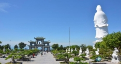 Пагода Линь-ынг - один из 3 крупнейших, новых и красивейших пагод города  Дананг
