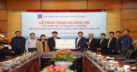 PetroVietnam вручило  Министерству здравоохранения 5 млрд. донгов для поддержки борьбы с эпидемией COVID-19