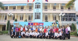 Лаосские школьники из Школы дружбы № 80 познакомили с вьетнамскими принимающими семьями
