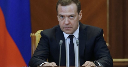 Медведев пообещал, что власти поддержат попавшие под санкции США компании