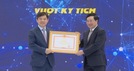 Фам Бинь Минь участвовал в праздновании 10-летия создания компании Samsung Electronics Vietnam
