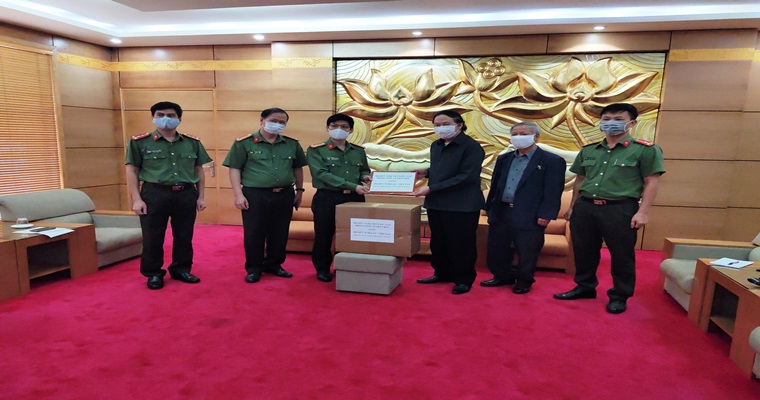 Общество вьетнамо-лаосской дружбы Народной милиции оказало помощь Лаосу в борьбе с  эпидемией COVID-19