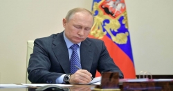 Путин подписал закон об упрощении получения гражданства