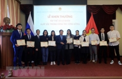 Награждение вьетнамских отличившихся лиц и коллективов в общественной работе в России