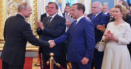 Путин предложил кандидатуру Медведева на пост премьера. Формирование правительства