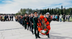 Вьетнамцы в Санкт-Петербурге приняли участие в церемонии почтения памяти героев-красноармейцев