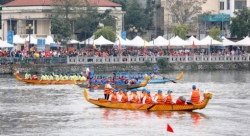 В Ханое открылся фестиваль гонок на лодках в виде драконов 2019 года