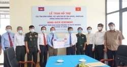 Провинция Биньзыонг передала в дар более 1,1 млрд. донгов провинции Крати Камбоджи для борьбы с эпидемией COVID-19