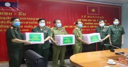 Пограничные войска Вьетнама передали в дар Лаосу 3 тонны риса и медикаменты