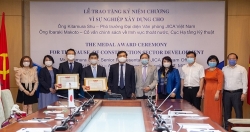 2 японских  специалистов офиса JICA были награждены медалью Министерства строительства Вьетнама