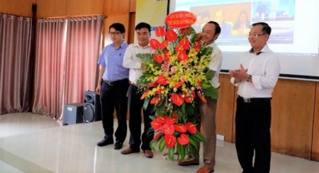 прошла церемония презентации электронной газеты вьетнам таймс на лаосском и кхмерском языках